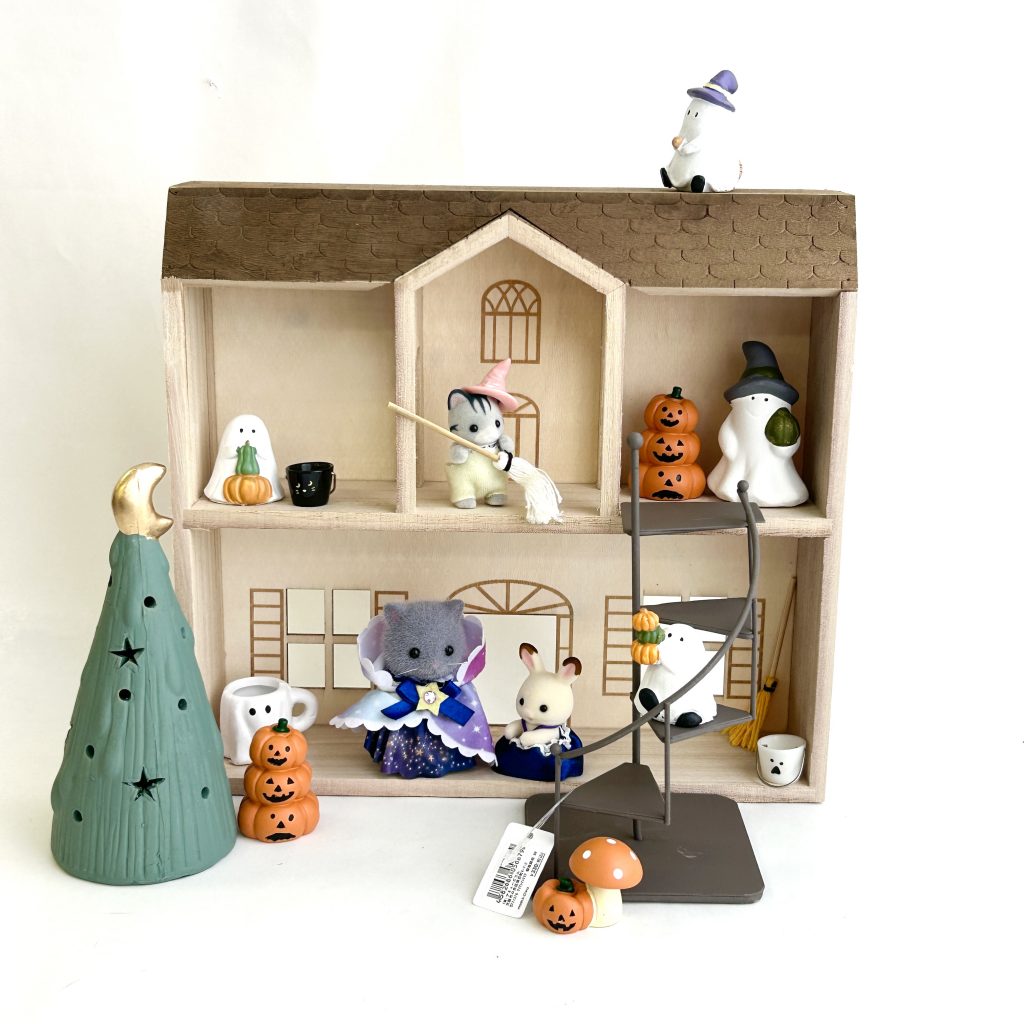 Iron Interior Spiral Staircase Natural Kitchen