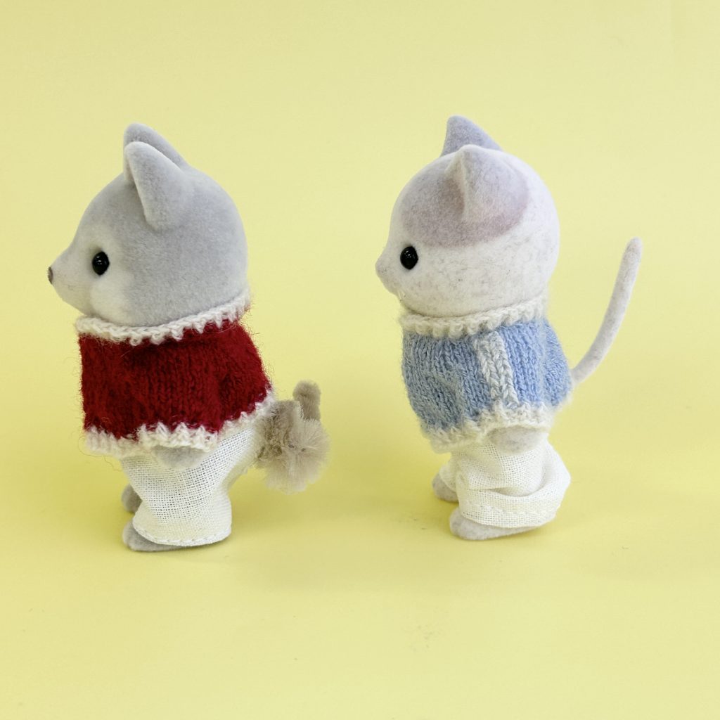 كارديغان بياقة أحمر وأزرق مصنوع يدويًا