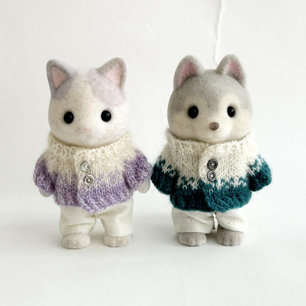 Cardigans faits main en violet et vert