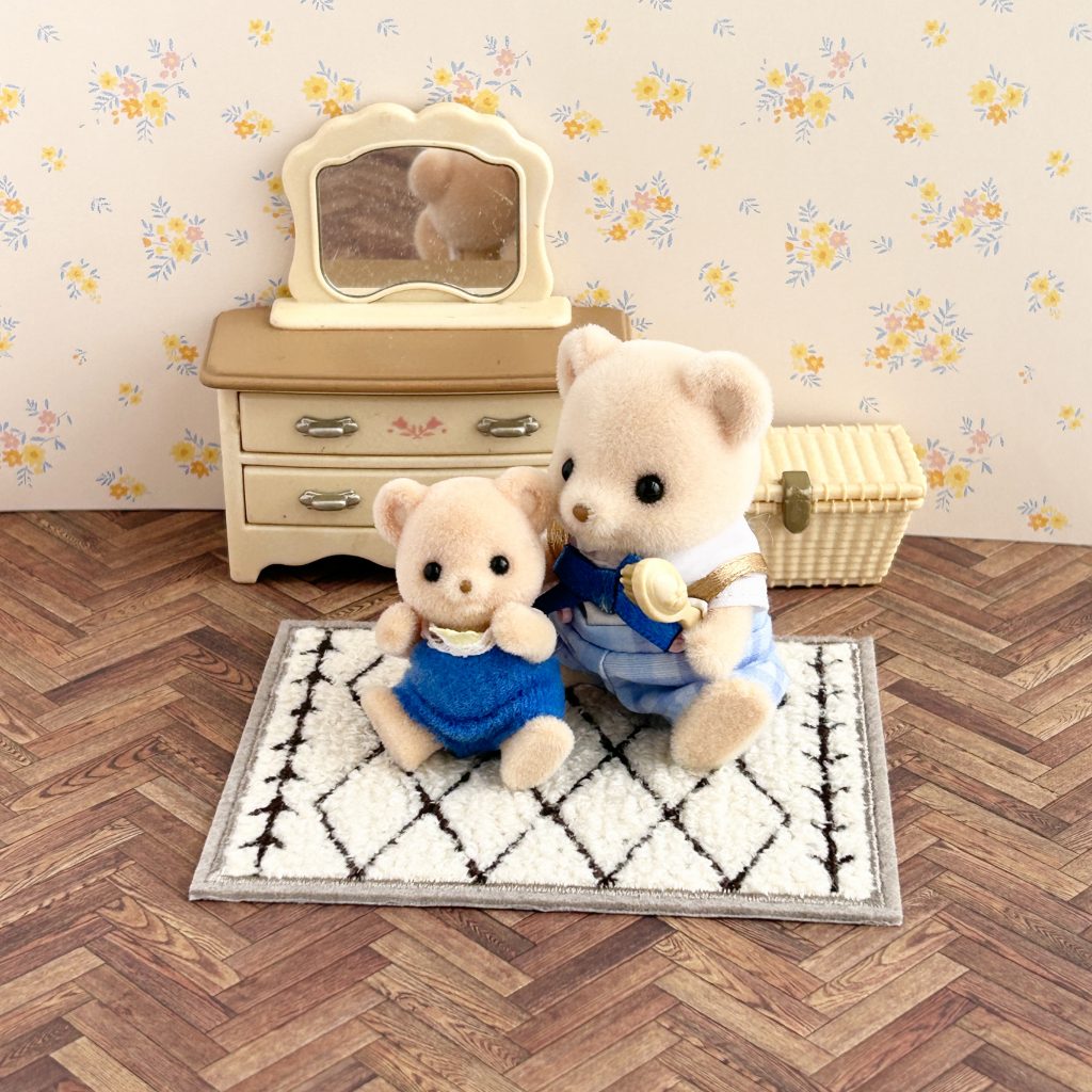 سجادة بيضاء مستطيلة صغيرة سيريا