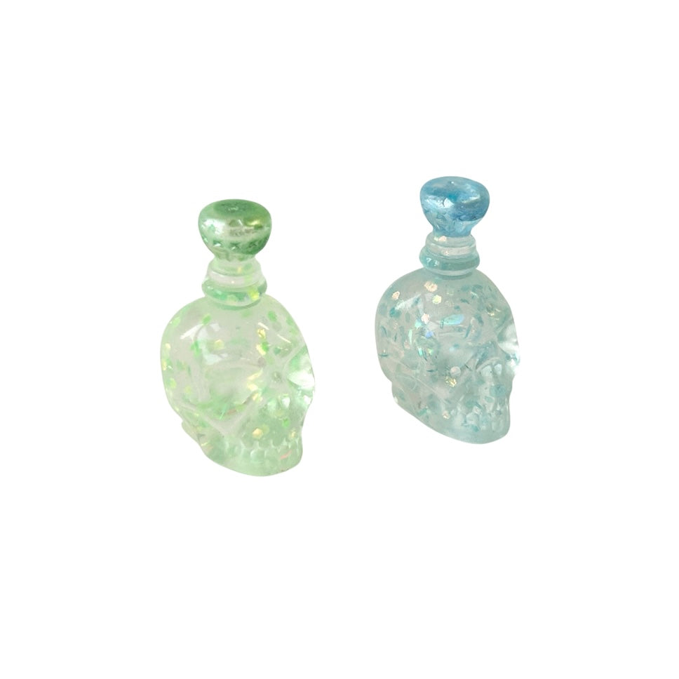 SET OF 2 SKULL-SHAPED LIQUOR BOTTLES Does not apply