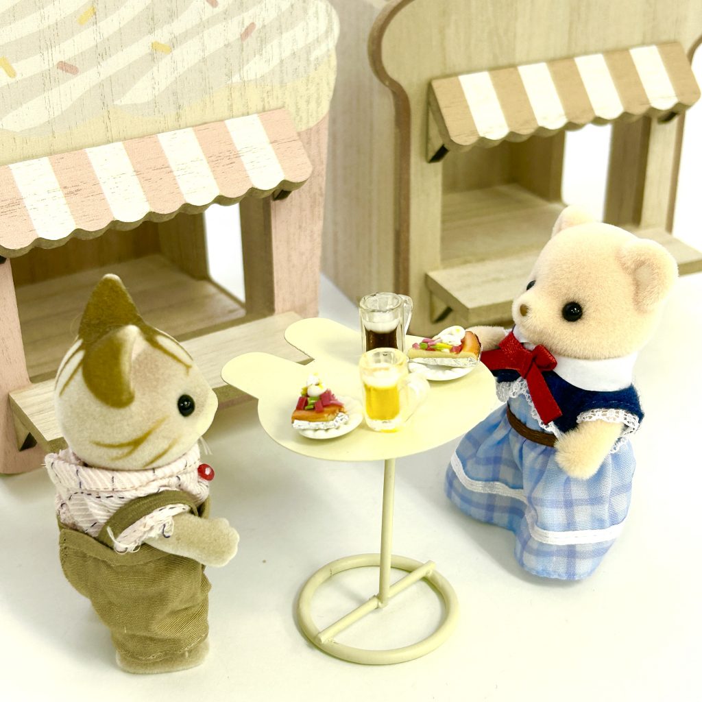 Mesa Miniatura de Hierro en Forma de Conejo Blanca Natural para Cocina