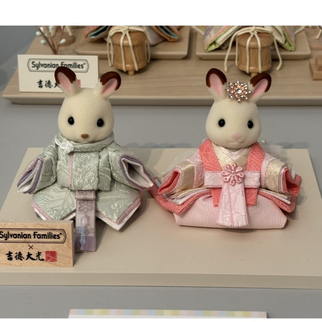 Yoshitoku Taiko Hinamatsuri Dolls Seated Imperial Couple Sylvanian Families Calico Critters