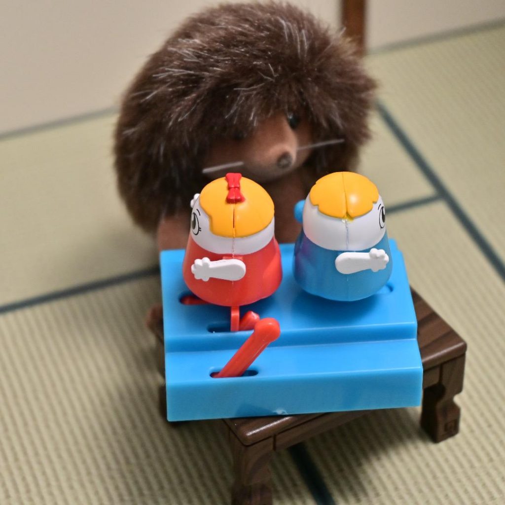 Miniature Capsule Toy Red Donketsu Game 2020 Sylvanian Families Calico Critters