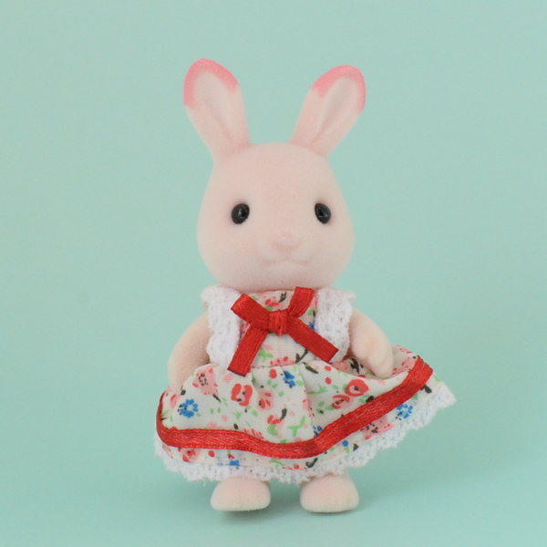 Fille de lapin à la fraise rose Japon