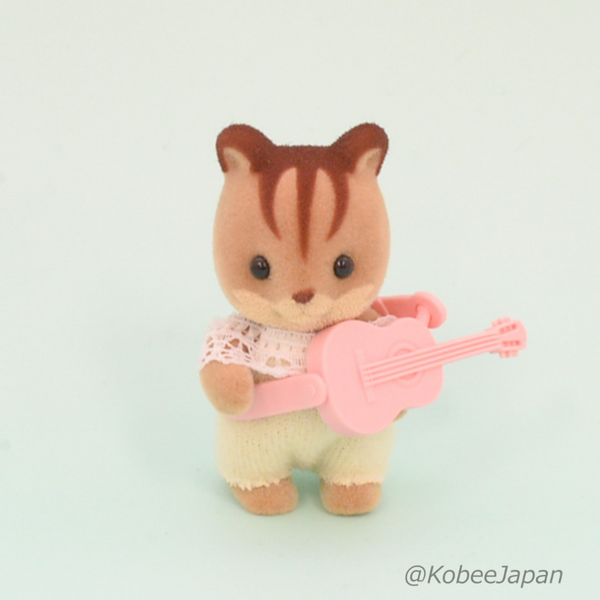 BABY CAMP SERIES WALNUT SQUIRREL BABY WITH GUITAR Epoch 2021 Sylvanian Families