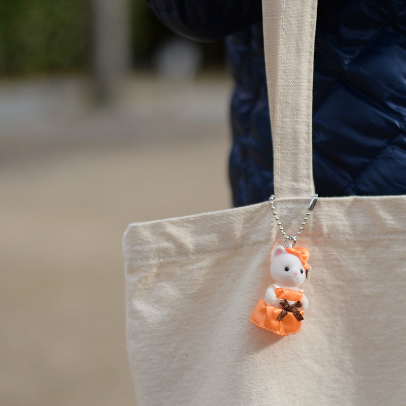 SILK CAT KEY CHAIN WITH ORANGE DRESS Epoch Sylvanian Families