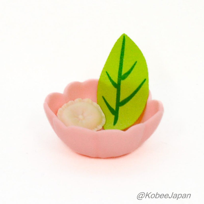 SECRET FOREST SERIES PINK FLOWER BED FAMILYMART Japan Sylvanian Families