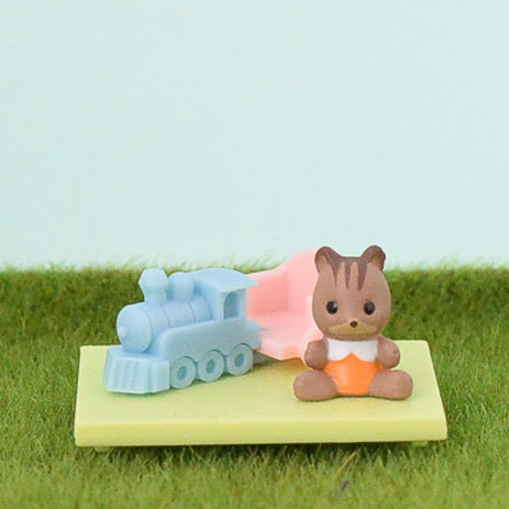 Capsules Toy Baby House Garden 2 5pc Set Sylvanian Families Calico Critters