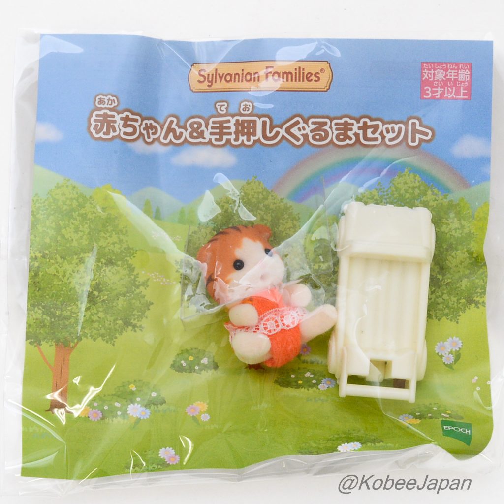 Set de coche para empujar con gatito arce bebé y blanco Sylvanian Families Calico Critters