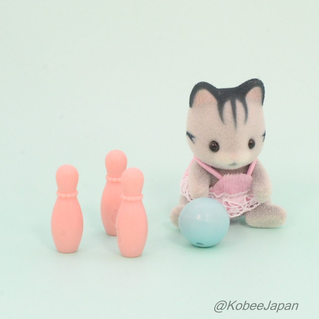 Série Fête Bébé Chat Grisâtre Sylvanian Families Calico Critters