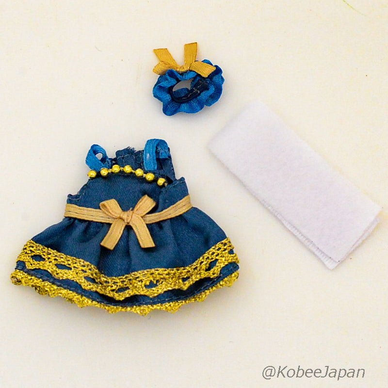 Vestido azul de la niña con collar Fan Club Calico Critters