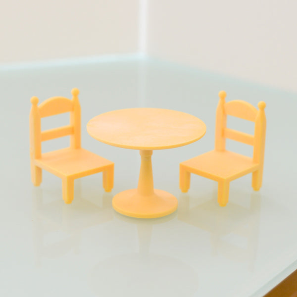 Sylvanian Famliies YELLOW ROUND TABLE & CHAIR SET Epoch 2000 Sylvanian Families