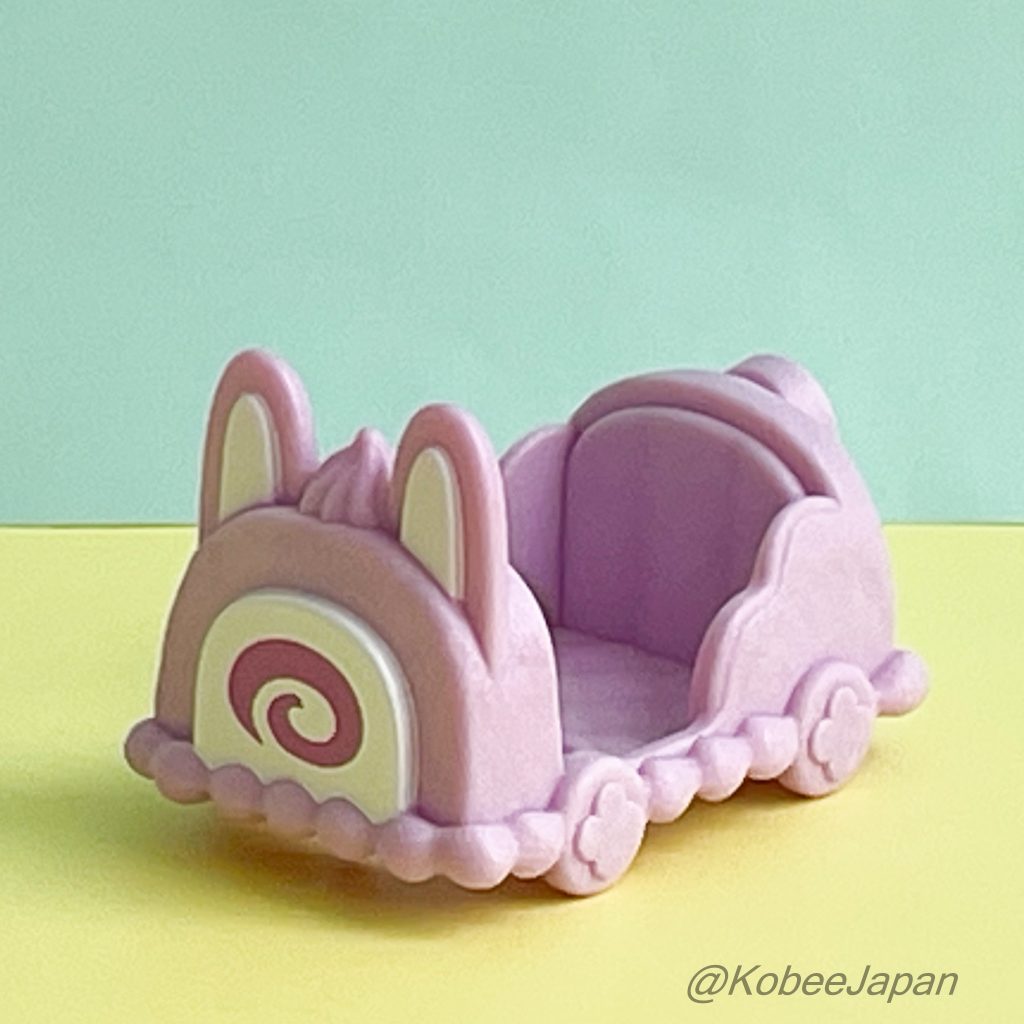 Lotería Happy Sweets 2025 Rollo Suizo de Arándanos Sylvanian Families Calico Critters