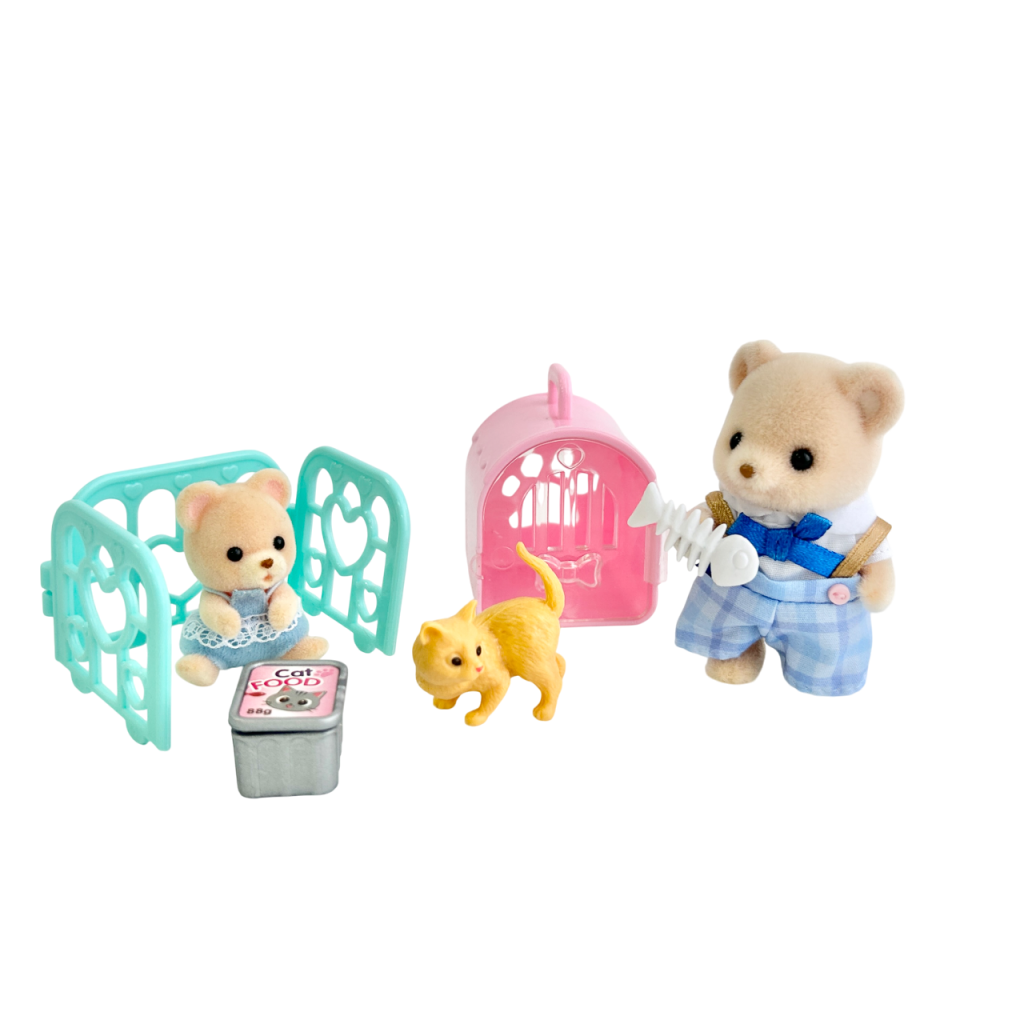 مع مجموعة قطتي A DAISO