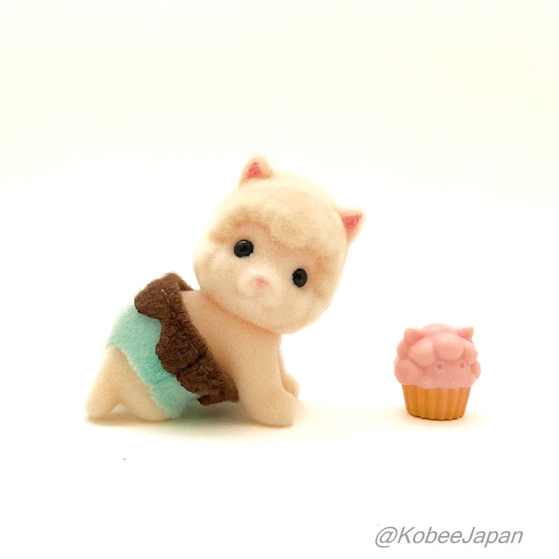 BABY CAKE PARTY SERIES ALPACA BABY WITH A CUPCAKE HAT Epoch Sylvanian Families