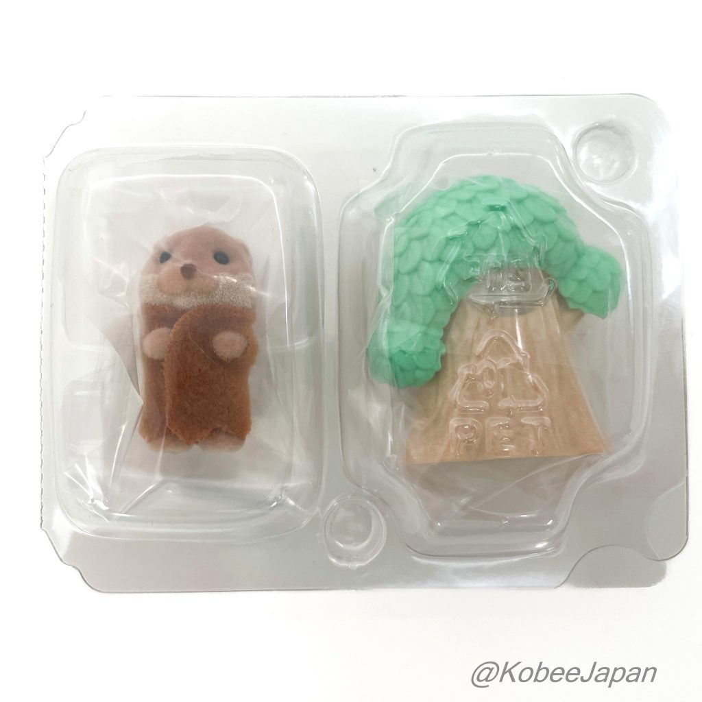 سلسلة أصدقاء حديقة الزهور: قضاعة صغيرة بورقة وجذع 2024 من Sylvanian Families Calico Critters