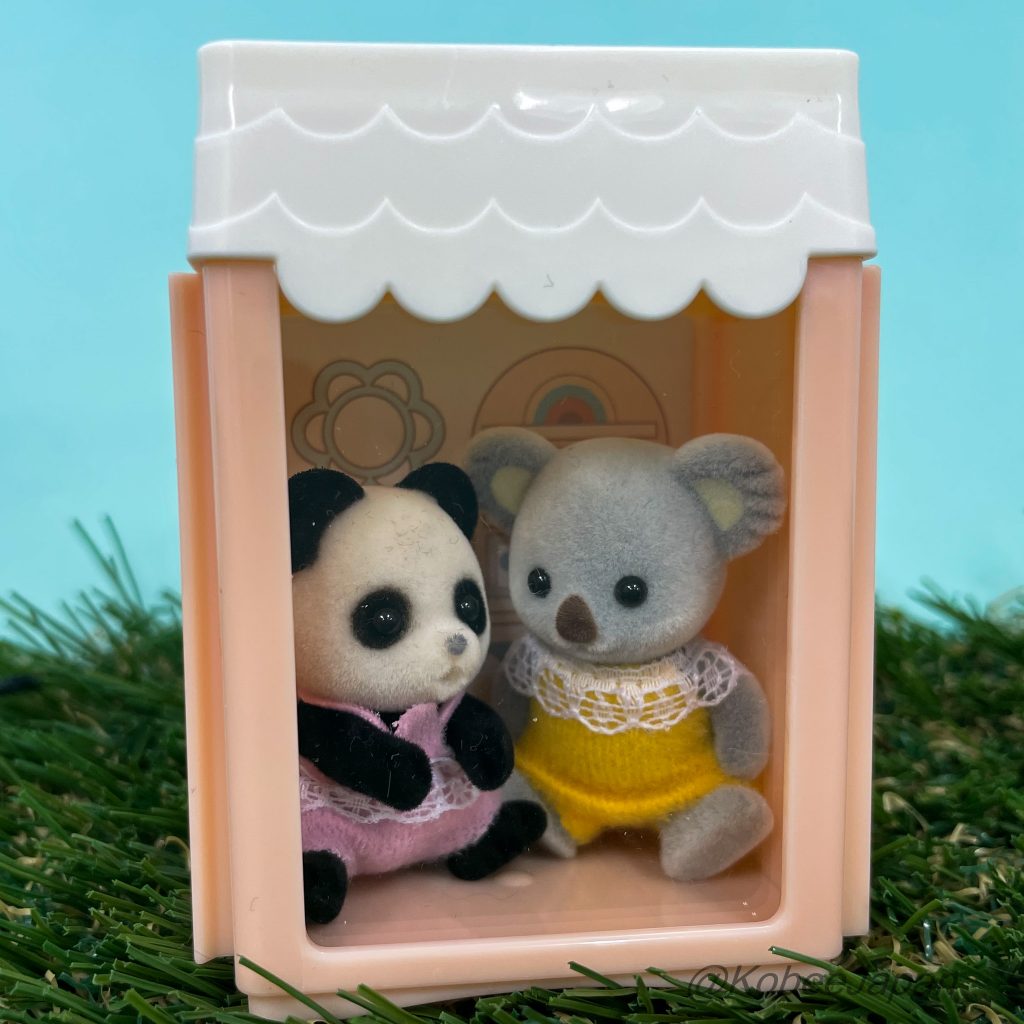 Seria House-Shaped Connectable Display Case White And Pink