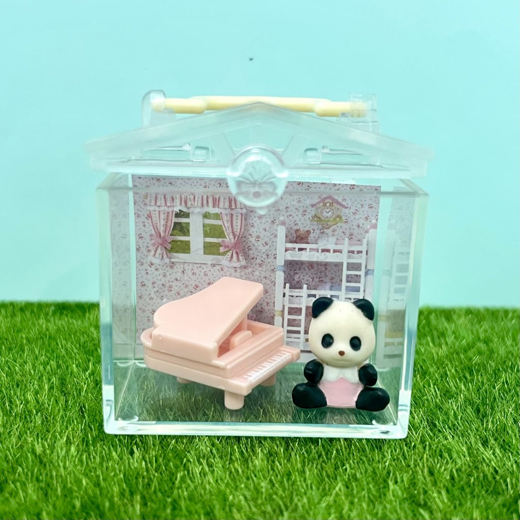 Cápsulas Juguete Casa de Bebé y Jardín Panda Piano para Bebé 2025 Familias Sylvanian Calico Critters