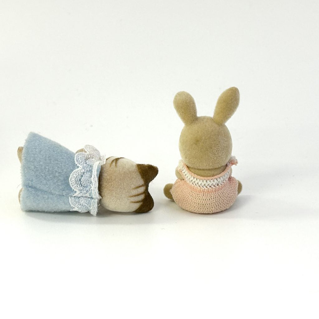 [used] Sleeping Striped Cat Ivory Rabbit Babies Sylvanian Families Calico Critters