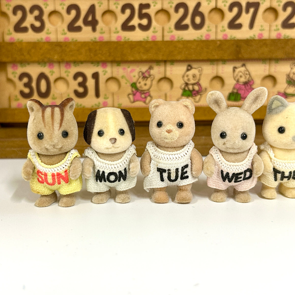 [used] Vintage Wooden Perpetual Calendar Sylvanian Families Calico Critters