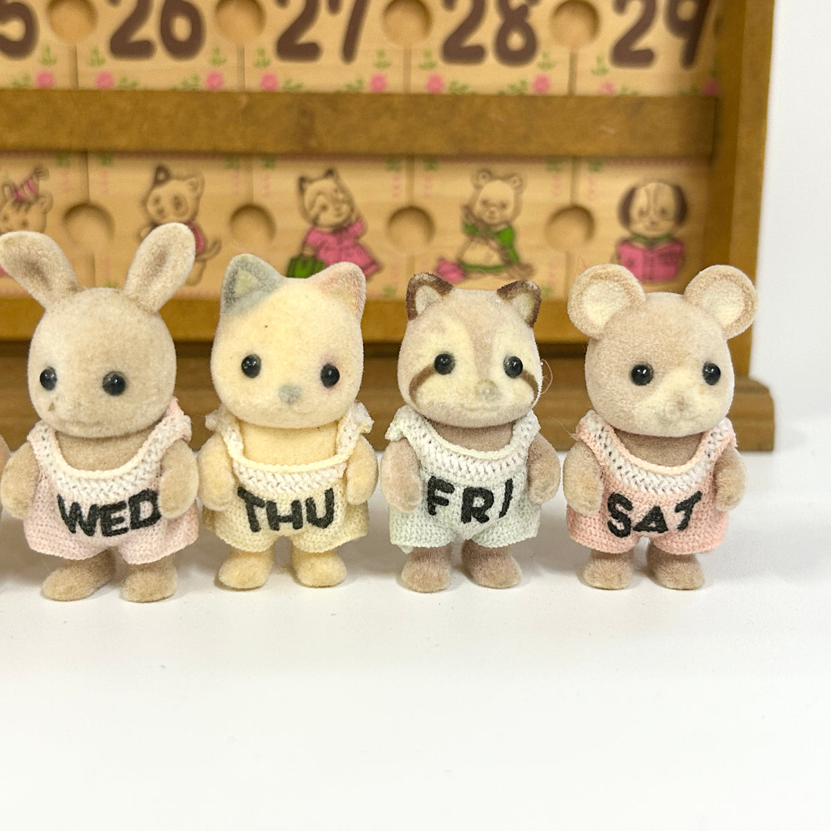 [used] Vintage Wooden Perpetual Calendar Sylvanian Families Calico Critters