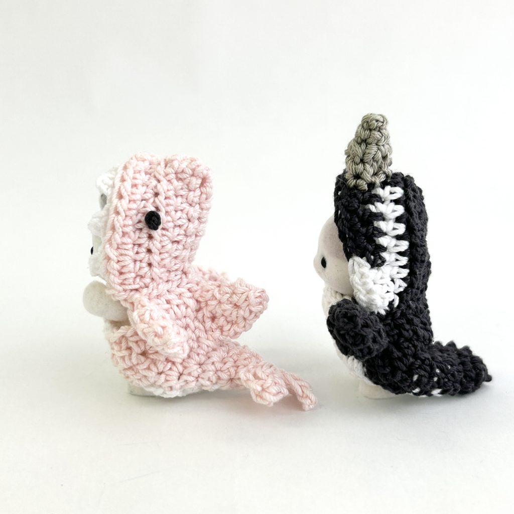 Disfraces hechos a mano de tiburón y pingüino tejidos a crochet