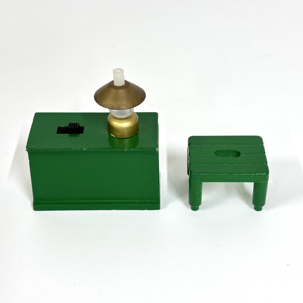 [used] Vintage Green Lamp Table Set Sylvanian Families Calico Critters