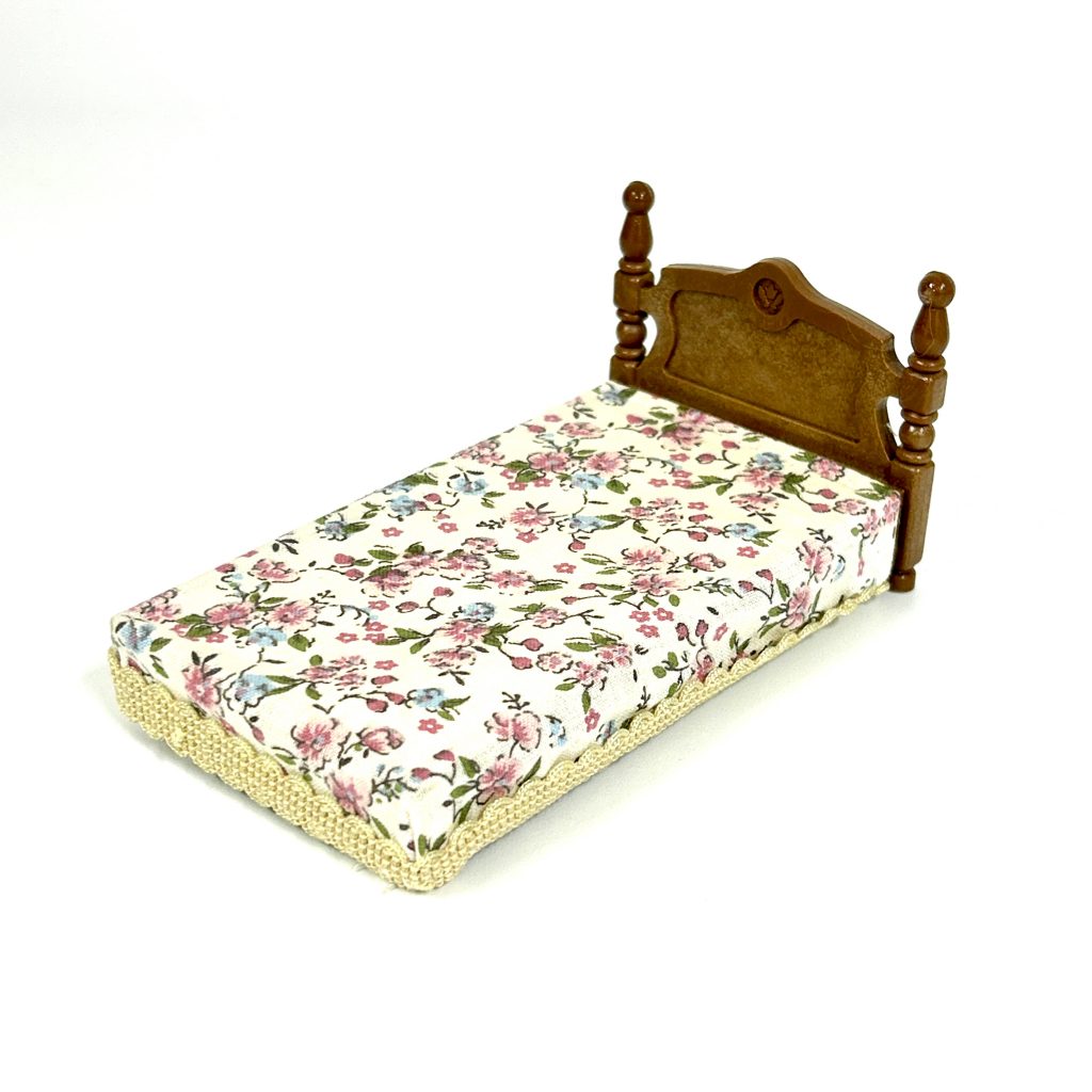 [used] Urban Life Sweet Bed Sylvanian Families Calico Critters