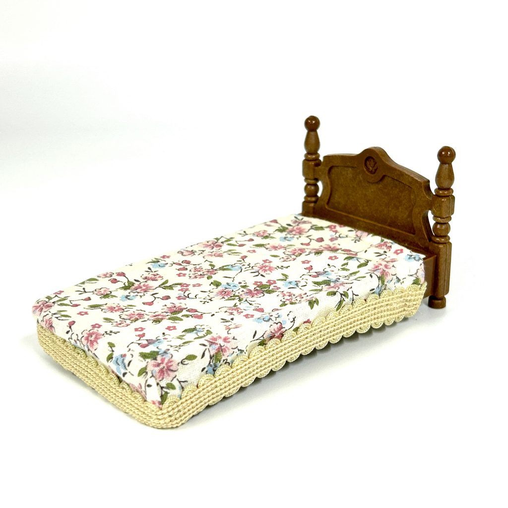 [used] Urban Life Sweet Bed Sylvanian Families Calico Critters