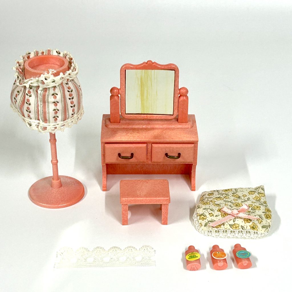 [used] Vintage Vintage Melody Dresser 1989 Sylvanian Families Calico Critters