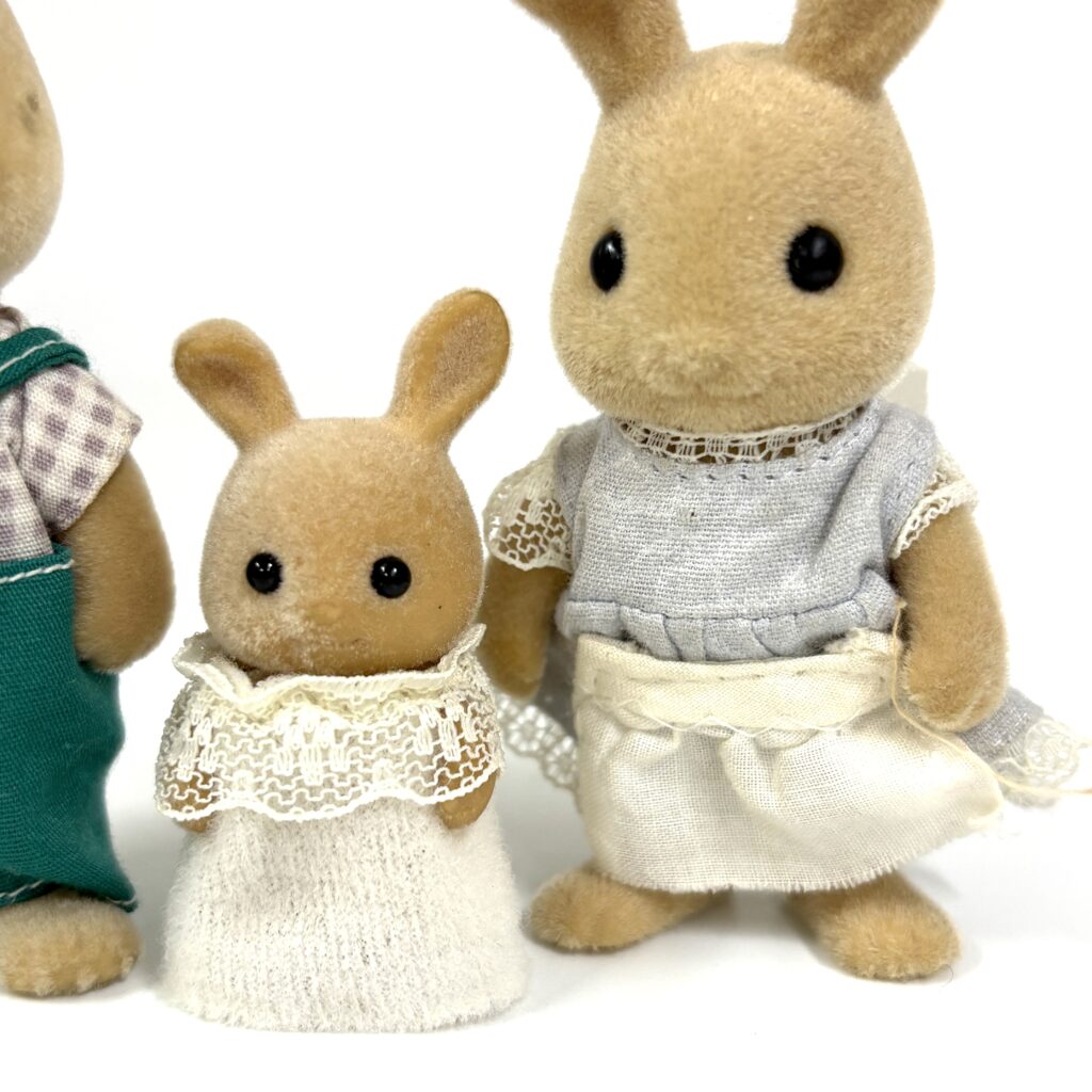 [used] Vintage Ivory Rabbit Family Sylvanian Families Calico Critters