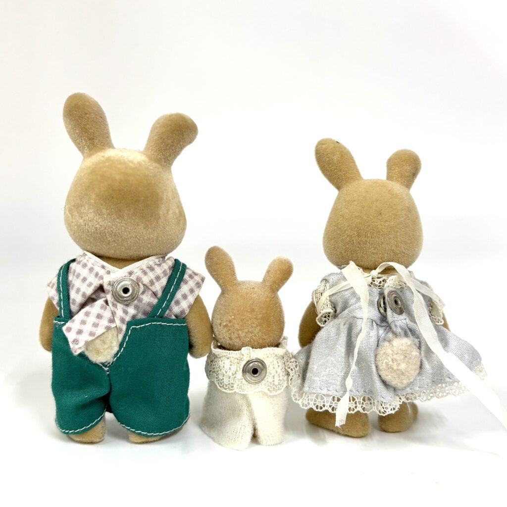 [used] Vintage Ivory Rabbit Family Sylvanian Families Calico Critters