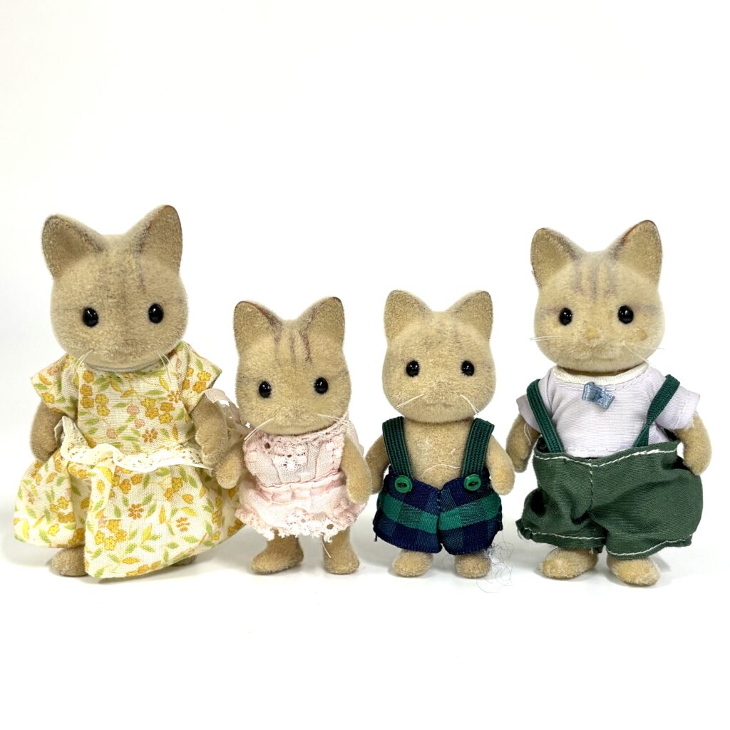 [used] Ivory Cat Family Sylvanian Families Calico Critters