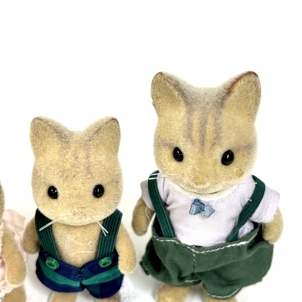 [used] Ivory Cat Family Sylvanian Families Calico Critters