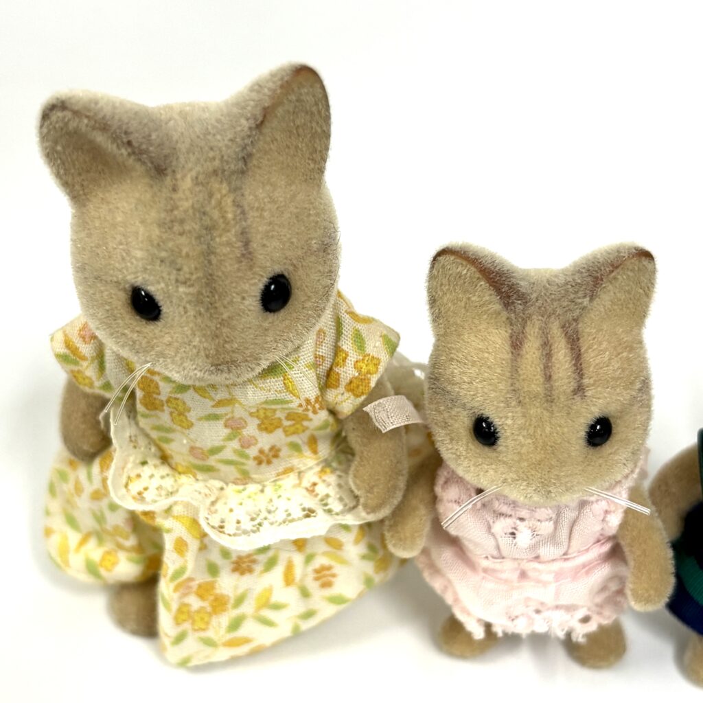 [used] Ivory Cat Family Sylvanian Families Calico Critters