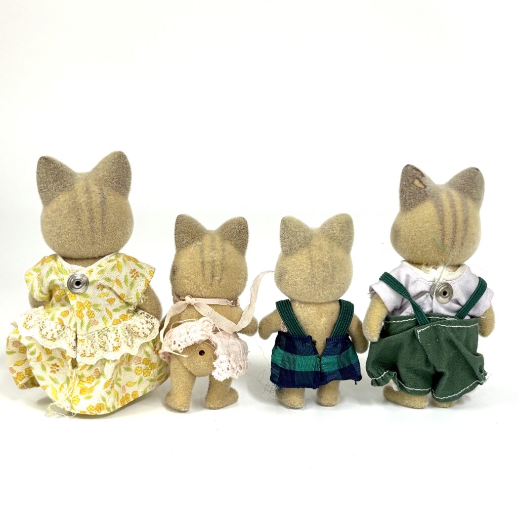 [used] Ivory Cat Family Sylvanian Families Calico Critters