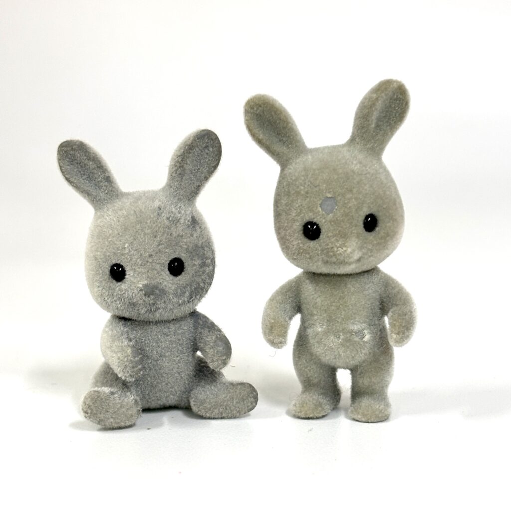 [used] Vintage Gray Rabbit Baby Twins Sylvanian Families Calico Critters