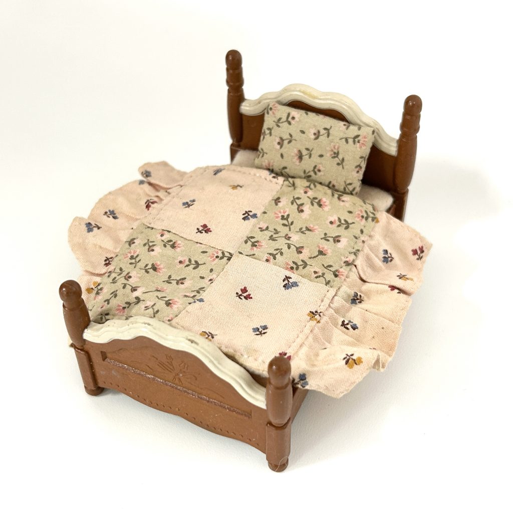 [used] Single Bed Sylvanian Families Calico Critters
