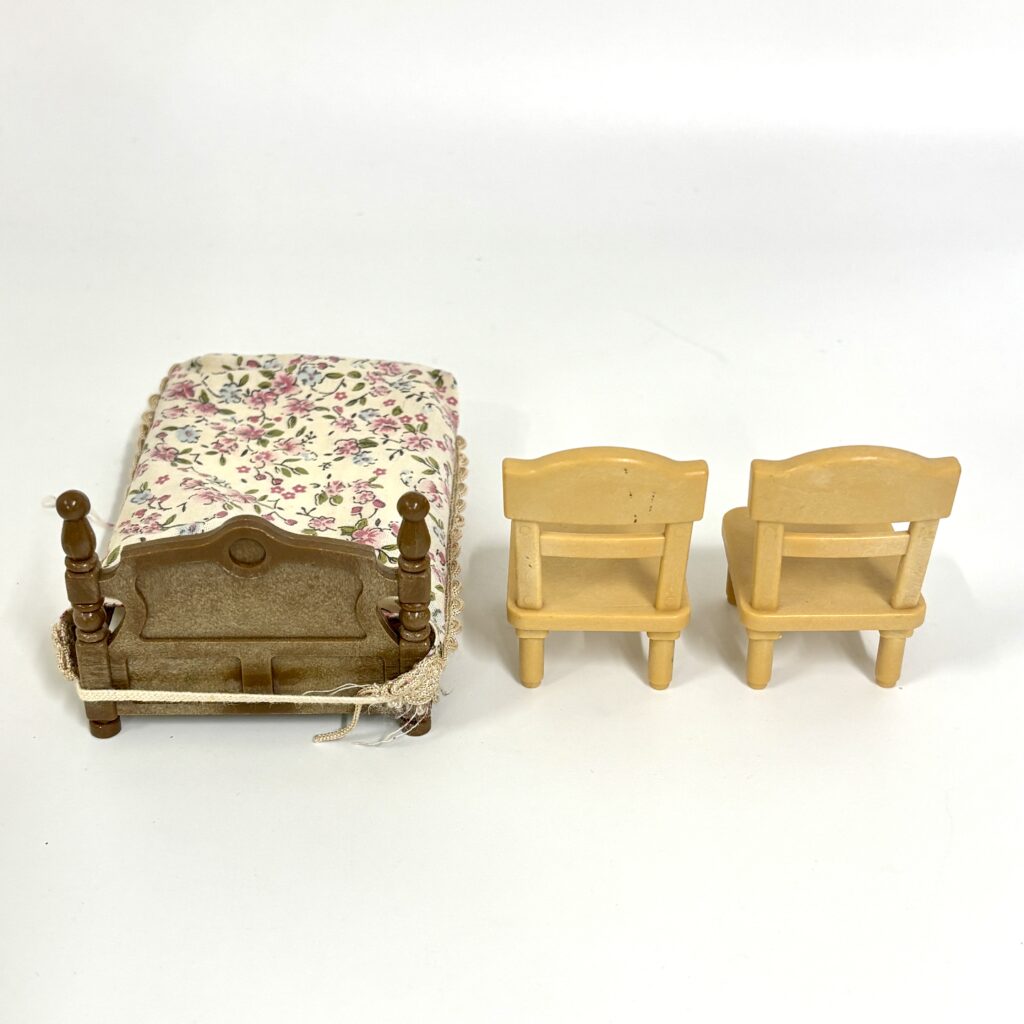 [used] Single Bed and Chairs Set Sylvanian Families Calico Critters