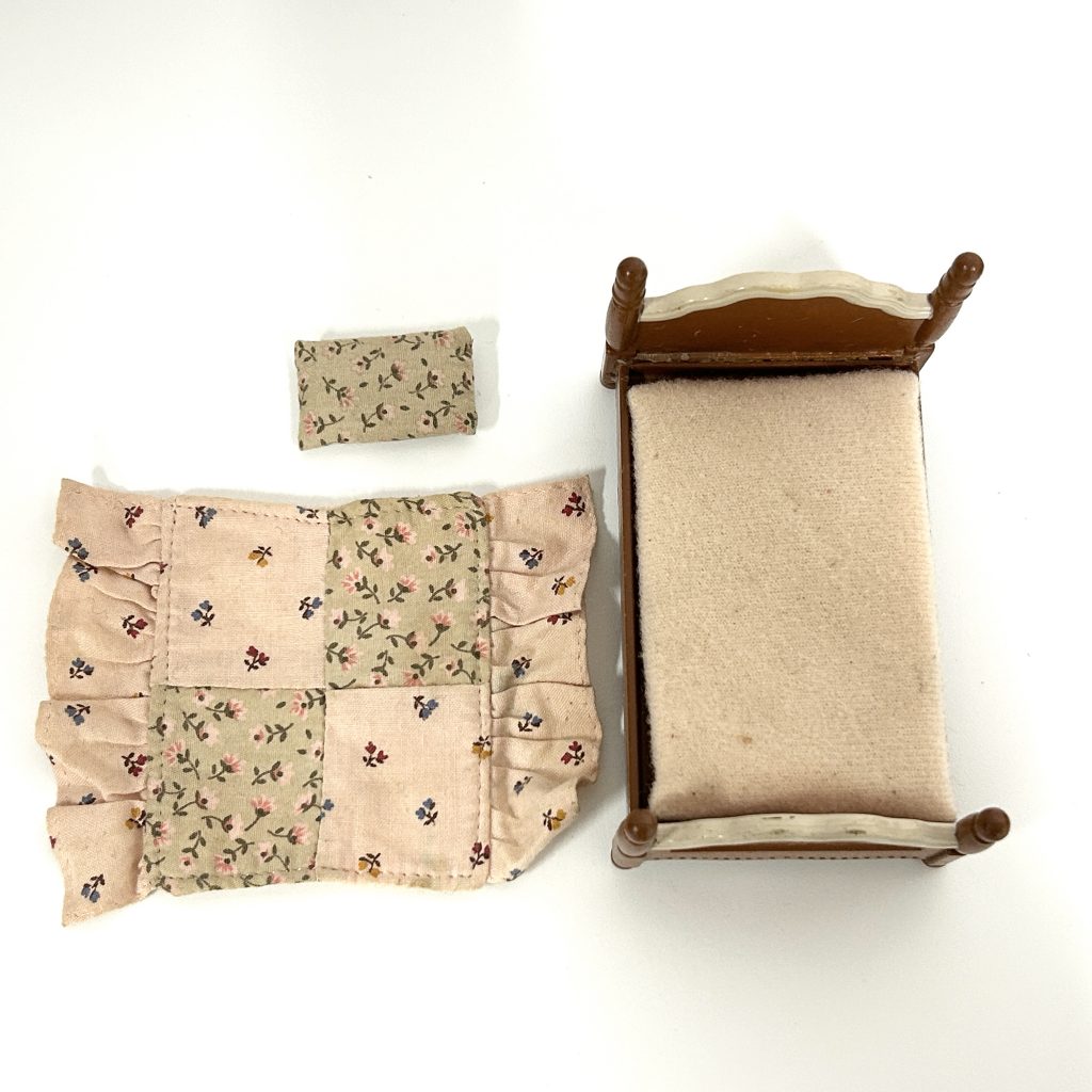 [used] Single Bed Sylvanian Families Calico Critters