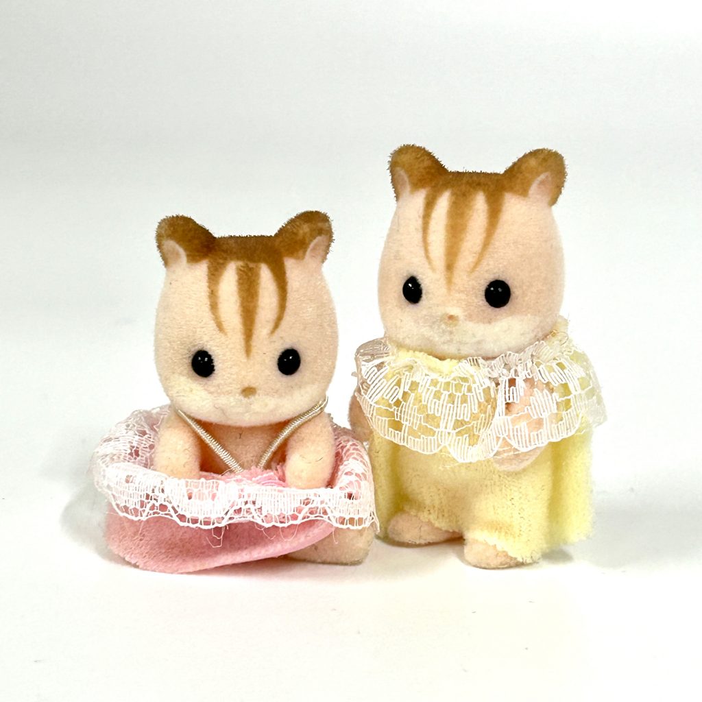 [used] Club Exclusive Pink Walnut Squirrel Twins Sylvanian Families Calico Critters