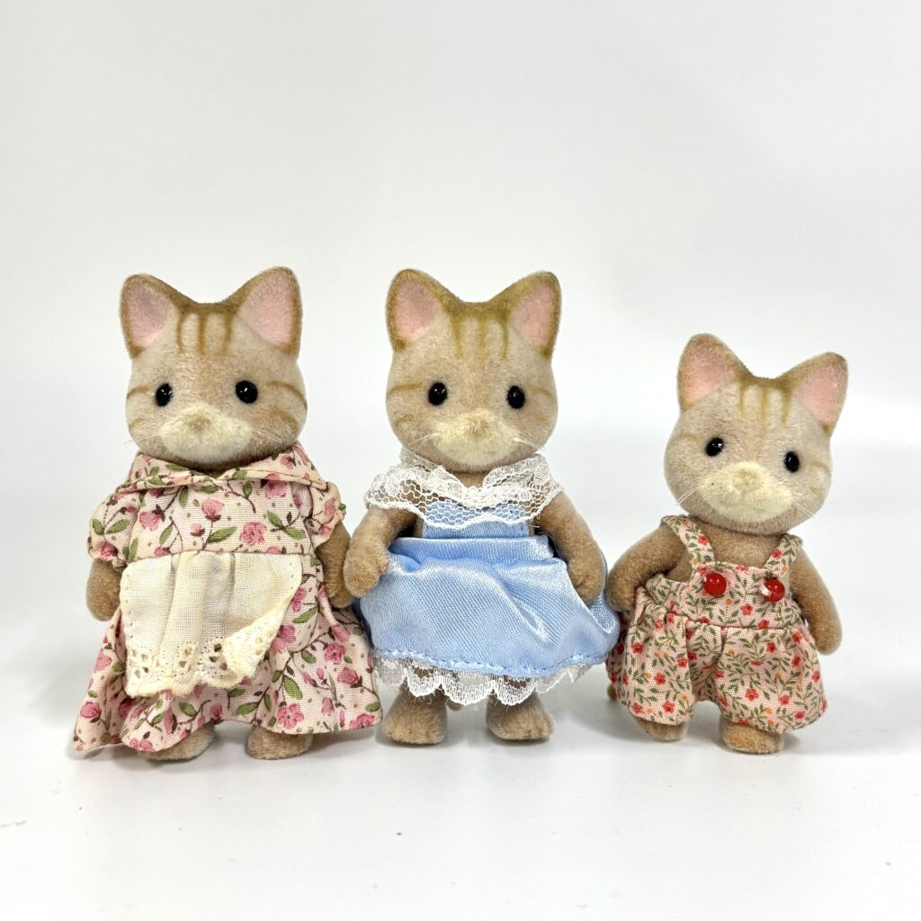 [used] Striped Cat Mothers and Girl Sylvanian Families Calico Critters
