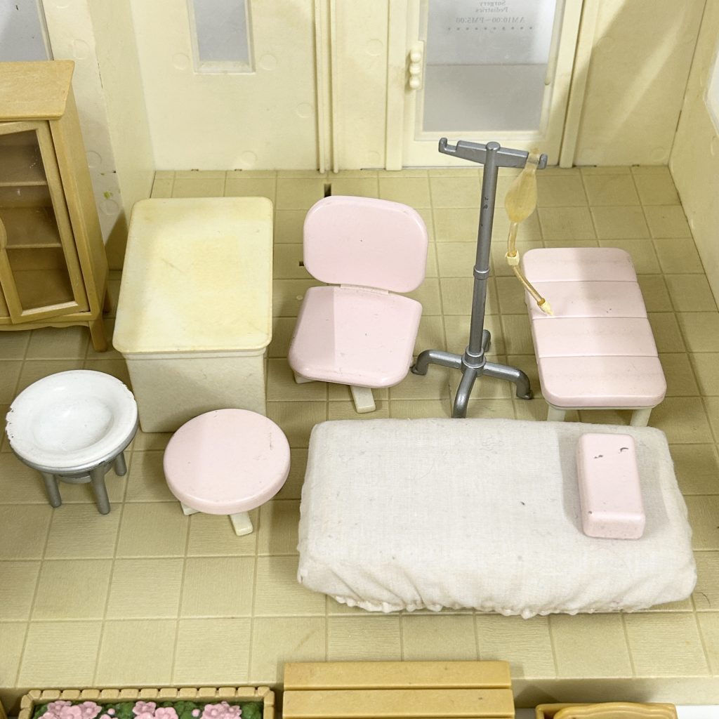 [used] Country Clinic H-01 Sylvanian Families Calico Critters