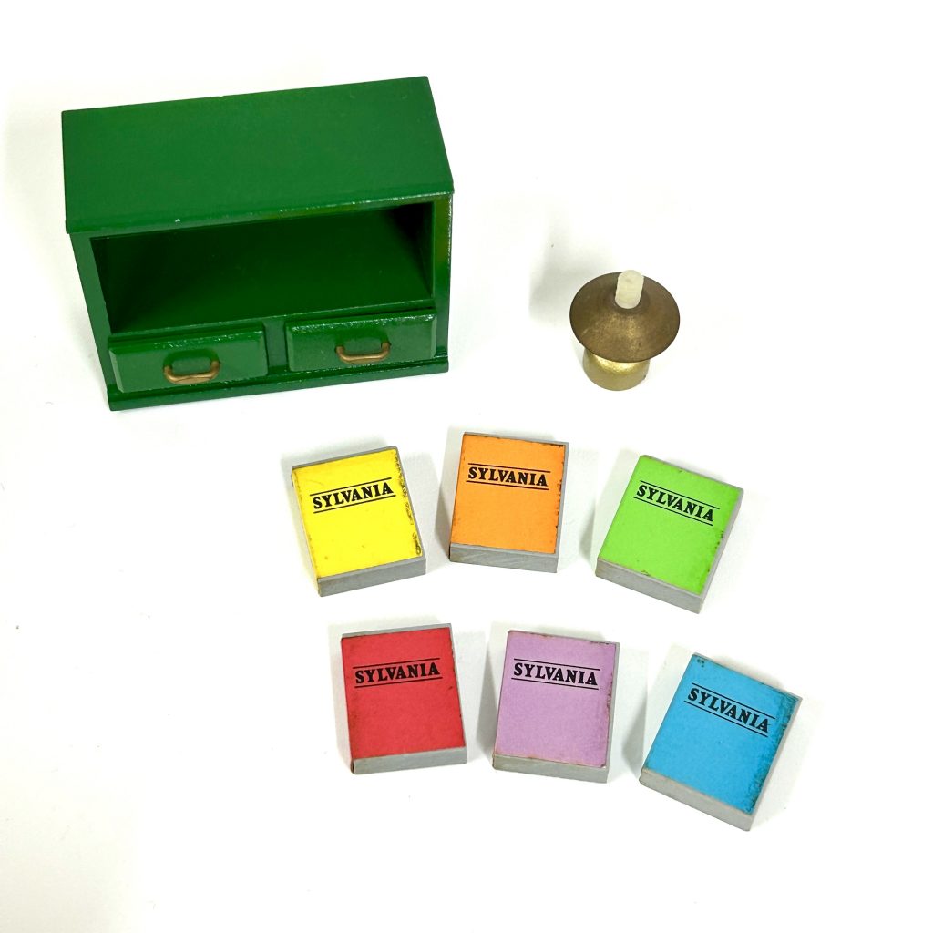 [used] Vintage Green Bookshelf Sylvanian Families Calico Critters