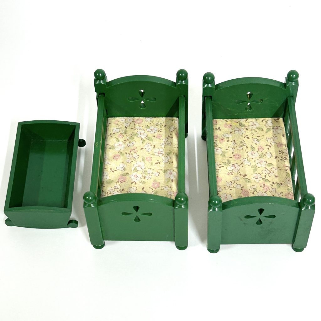 [used] Green Baby Bed Set Sylvanian Families Calico Critters