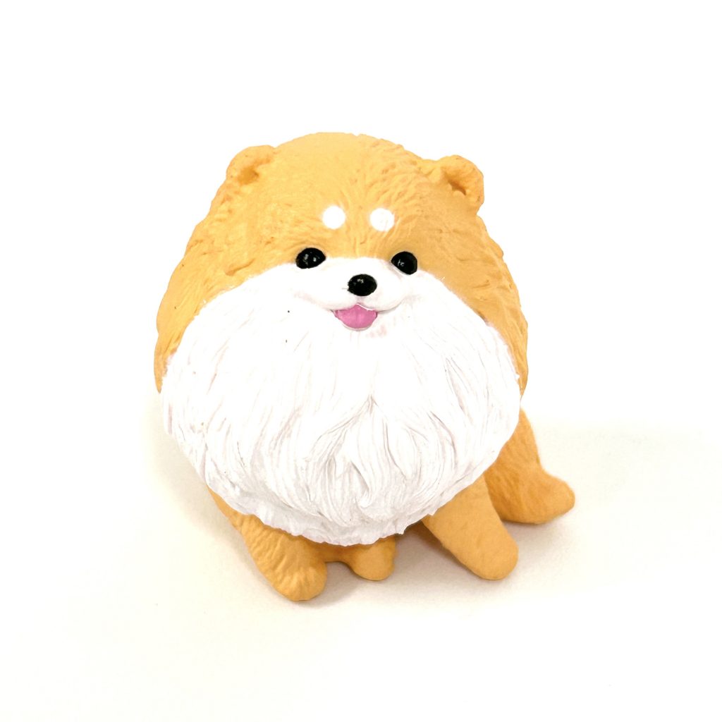 Jouet capsule chiot assis Spitz nain orange