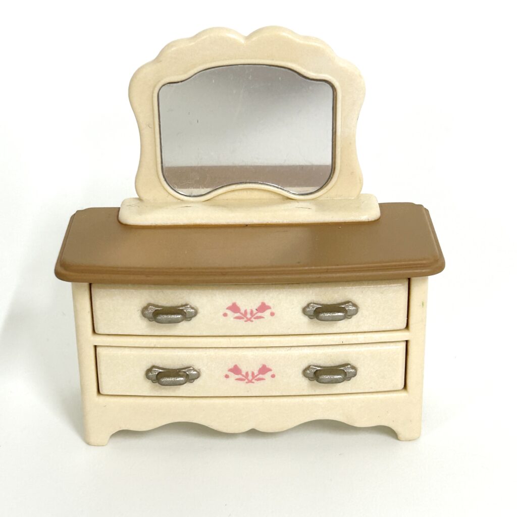[used] Beige Dresser Sylvanian Families Calico Critters