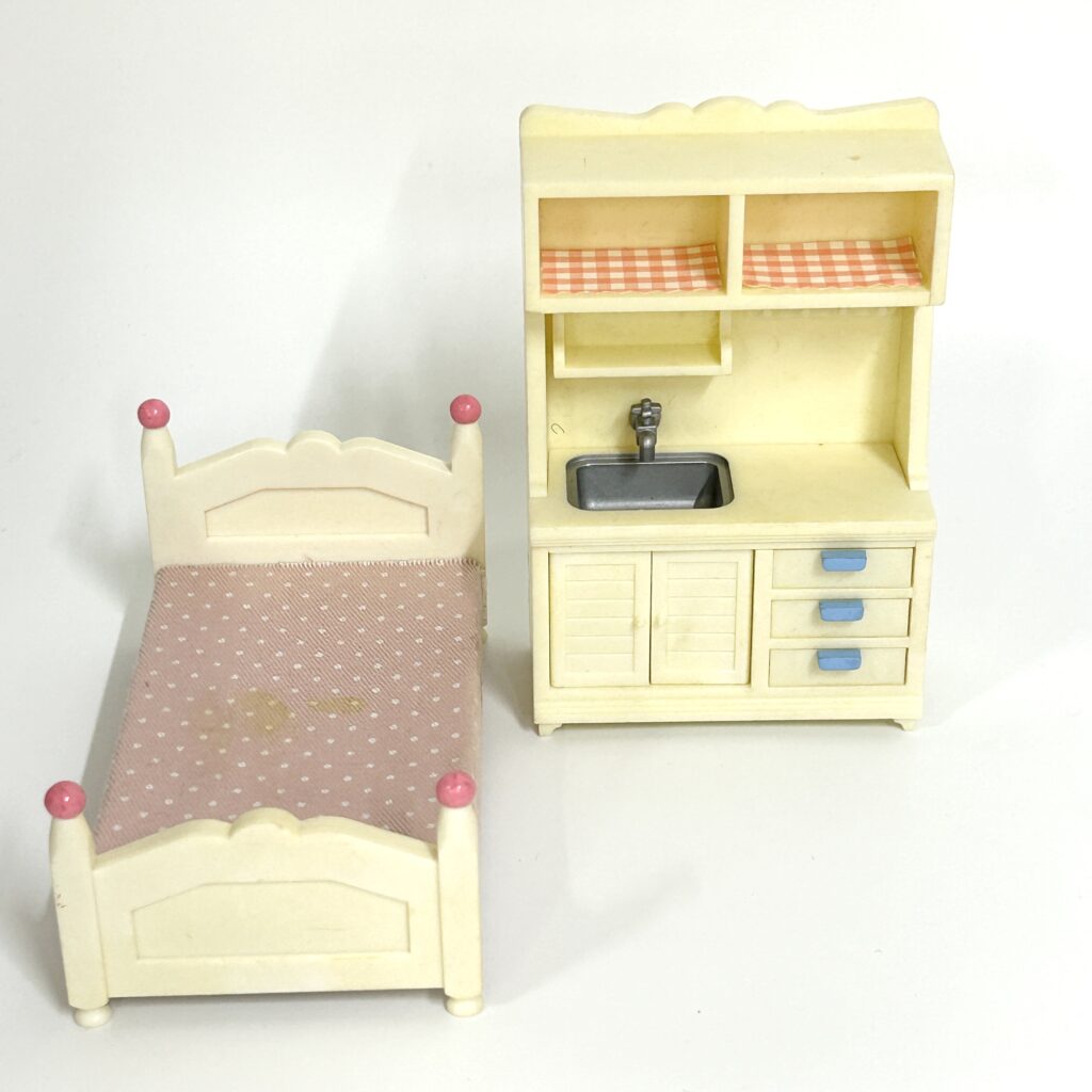 [usado] Conjunto de cama y lavabo blanco Sylvanian Families Calico Critters
