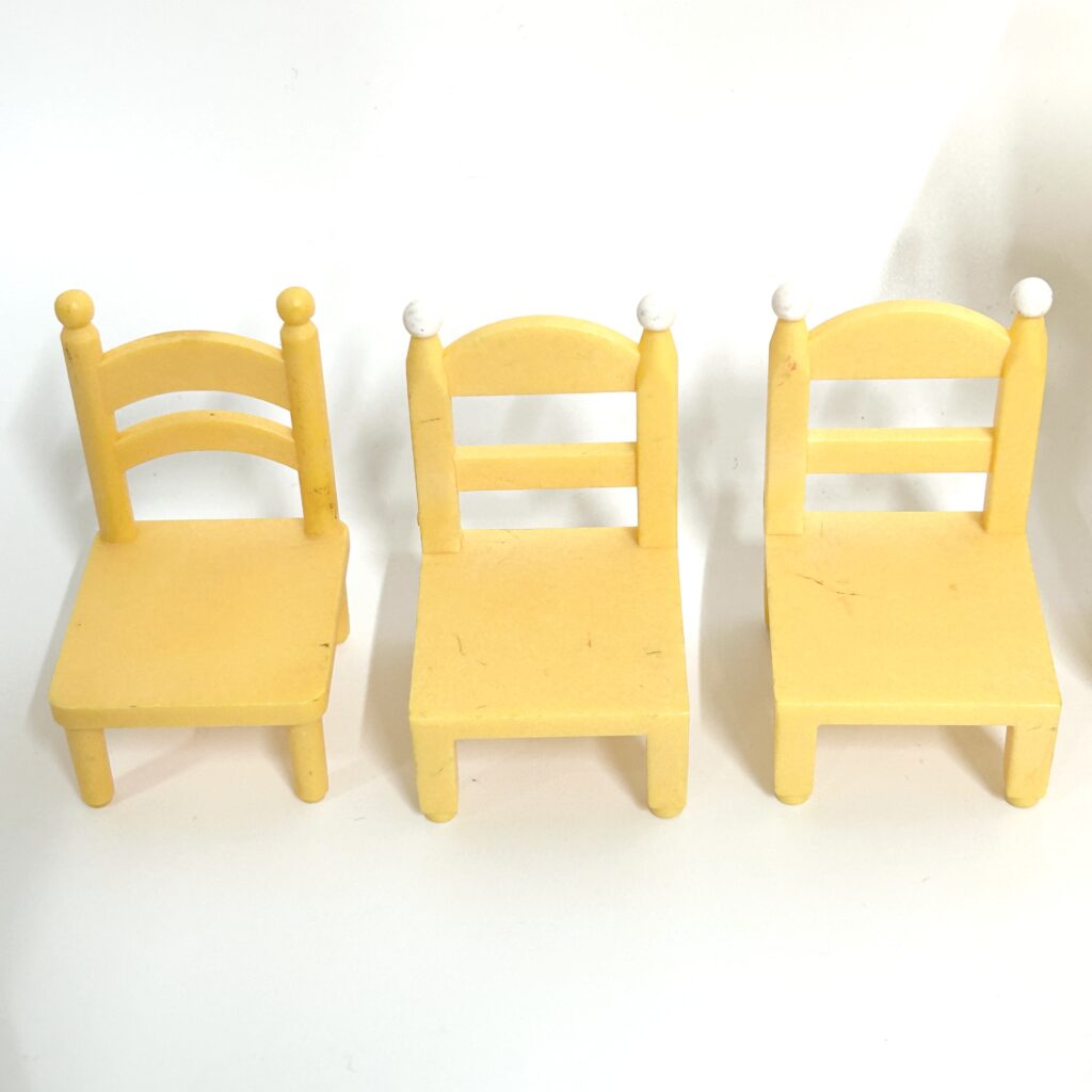 [used] Cabinet and Chair Set Sylvanian Families Calico Critters